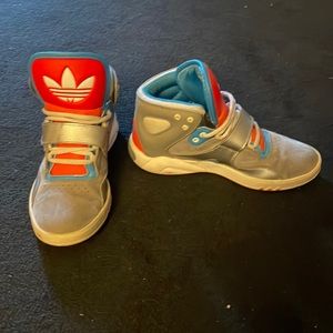 Adidas high top sneakers used size 6.5 shade